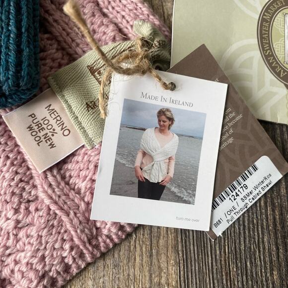 Aran Sweater Market Pull Through Cabled Shawl and a ribbed hat - Picture 8 of 9